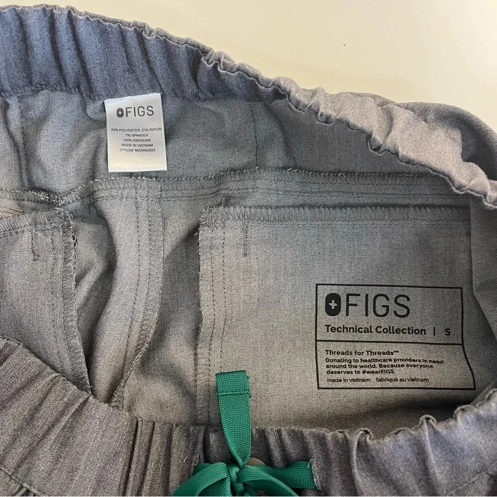 FIGS Men's Gray Cargo Jogger Scrub Pants‎